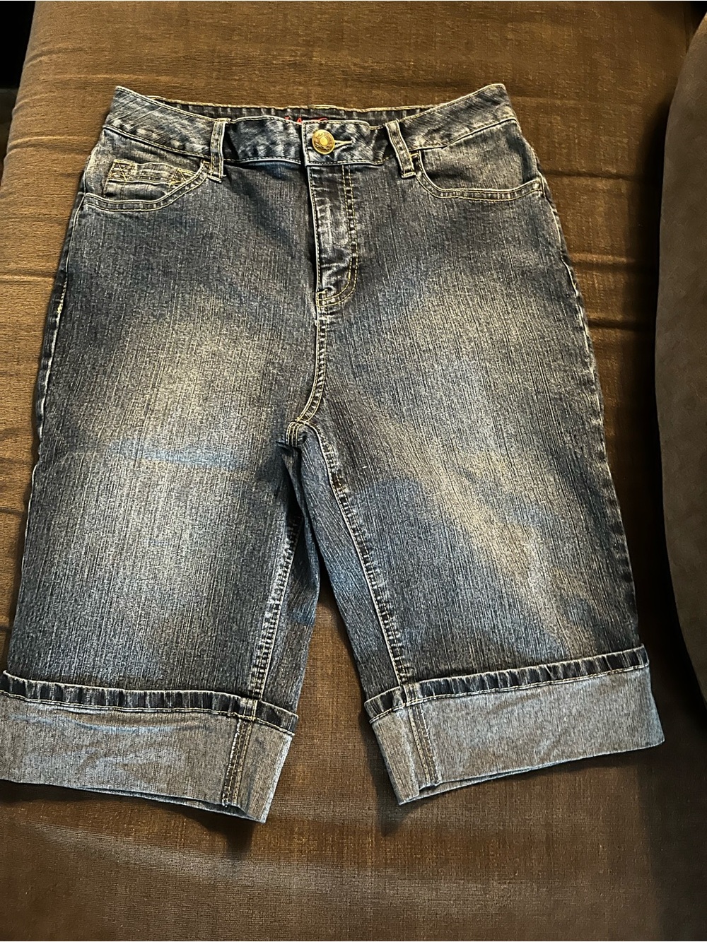 VTG L.A. Blues Cuffed Bermuda Denim Shorts Medium Wash - Women's Size 10